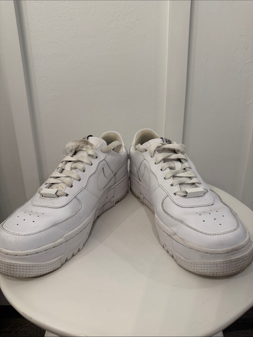 Nike White Leather Casual Low-Top Sneakers - Picture 5 of 6